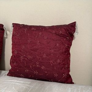 2 pcs Embroidered Floral Pillow